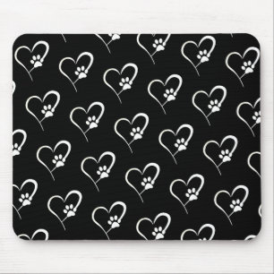 Dog Paw Prints mit Herz auf schwarz Mousepad