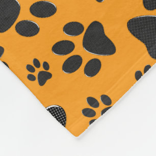 Dog Paws Black & White Polka Dot auf Dahlia Orange Fleecedecke