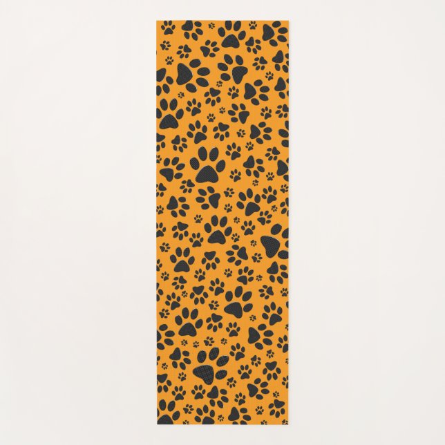 Dog Paws Black & White Polka Dot auf Dahlia Orange Yogamatte (Vorderseite)