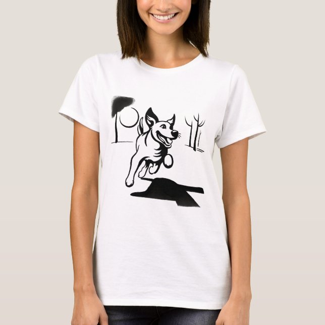 Dog Playing Ball T-Shirt (Vorderseite)