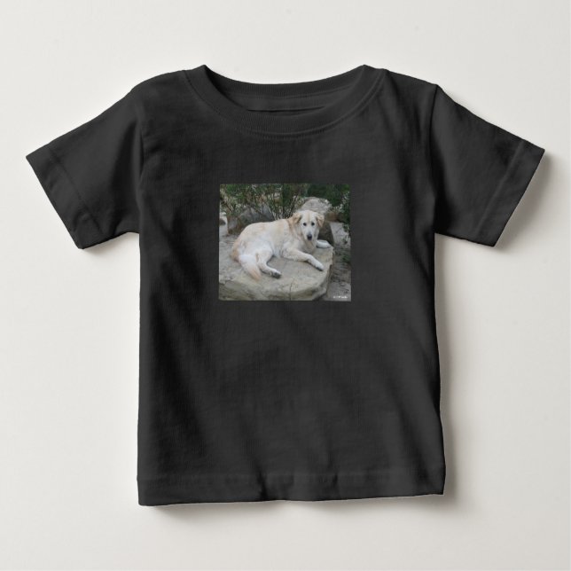 Dog Resting On A Rock Baby T-shirt (Vorderseite)