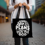 Dog Tote Tag, Funny Dog Lover Tote Tasche<br><div class="desc">Diese Totentasche "Sorry ich habe Pläne mit meinem Hund" ist ideal für Hundefreunde, die gewollt haben, eine Aussage zu machen. Es ist ein stilvolles und praktisches Accessoire, mit dem Sie Ihr Wesentliches tragen können, während Sie Ihre Liebe für Ihren Furry-Freund präsentieren. Ideal für Shoppingtouren, Strandausflüge oder tägliche Bestellungen, ist diese...</div>