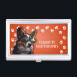 Dog Walker Paw Prints Visitenkarten Dose<br><div class="desc">Dieser Visitenkartenhalter,  personalisiert mit Ihrem Namen,  verfügt über einen niedlichen Terrier Welpe auf hellorange mit weißem Pfotendruck. Vergnügen als Geschenk oder eine tolle Möglichkeit,  Ihre eigenen Visitenkarten zu tragen.</div>