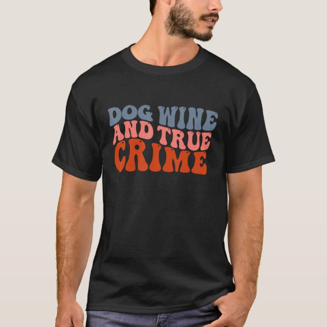 Dog Wine And True Crime Serial Killer Show Fan Pet T-Shirt (Vorderseite)