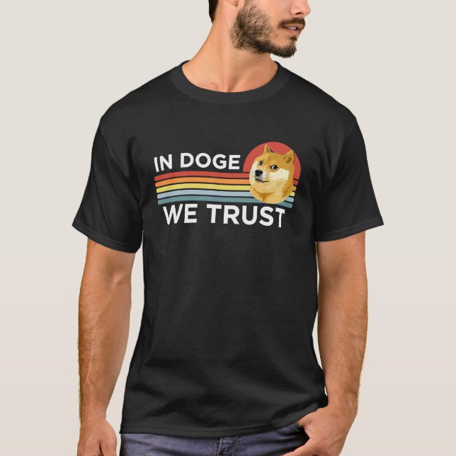 Dogecoin  In Doge We Trust Crypto Coin Dog Meme T-Shirt (Vorderseite)