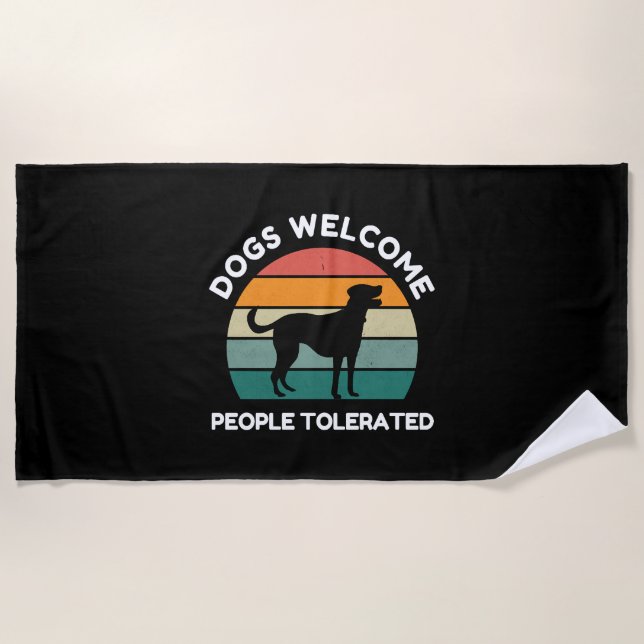 Dogs Welcome, People Tolerated - Funny Dog Lover Strandtuch (Vorderseite)