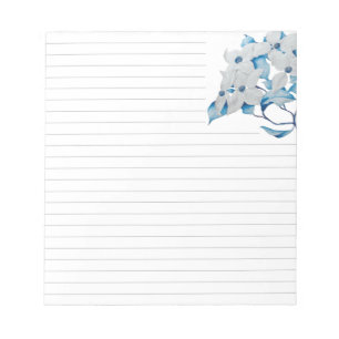 Dogwood-Blume auf einem mittelgroßen Notepad Notizblock