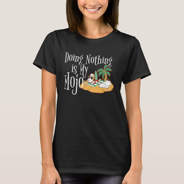 Doing Nothing Is My Mojo Sheep On Beach Drinking M T-Shirt (Vorderseite)