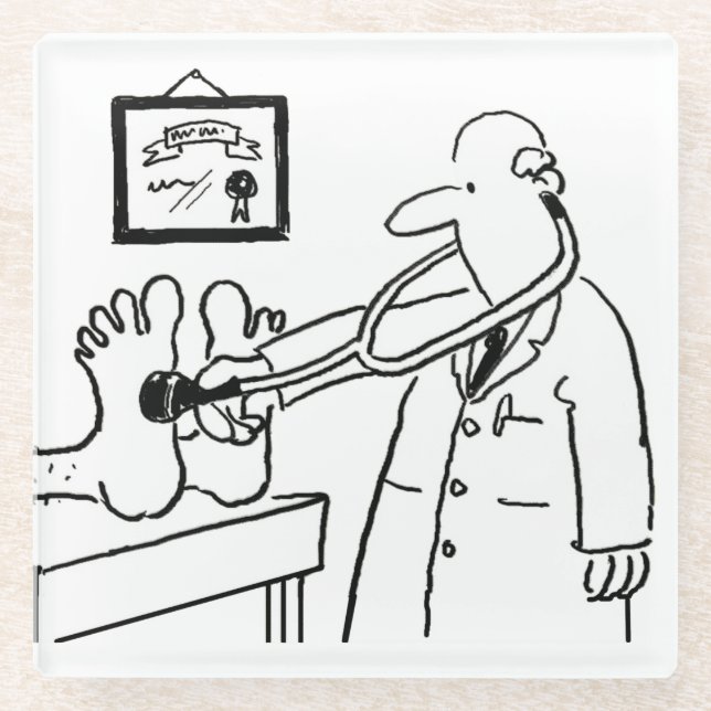 Doktor benutzt sein Stethoskop auf Füßen. Funny Glasuntersetzer (Vorderseite)