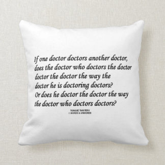 Doktor Doctoring Another Doktor (ZungeTwister) Kissen