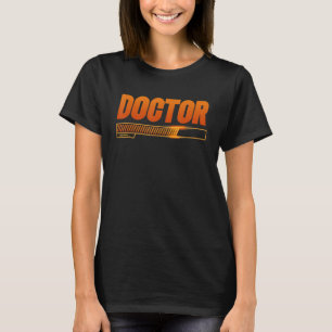 Doktor lädt Schulabsolventen zukünftigen Arzt ein T-Shirt
