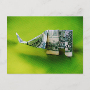 Dollar-Bill Origami Elephant auf grünem Hintergrun Postkarte