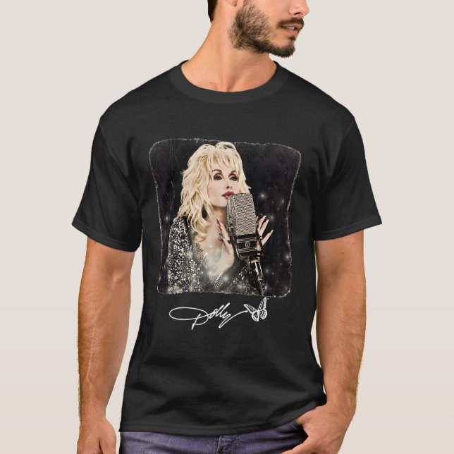 Dolly Pon auf dem Mic T-Shirt (Vorderseite)