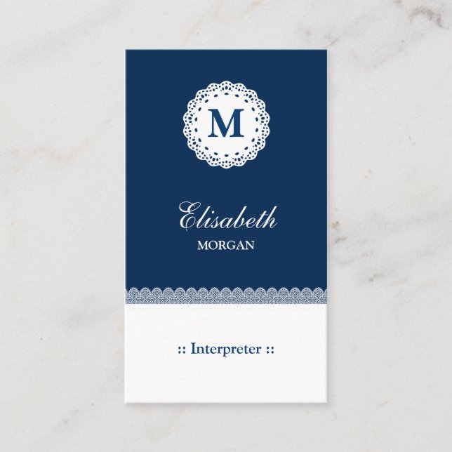 Dolmetscher Blue White Lace Monogram Visitenkarte (Vorderseite)