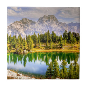 Dolomiten und Atemberaubender See Landschaft Fliese