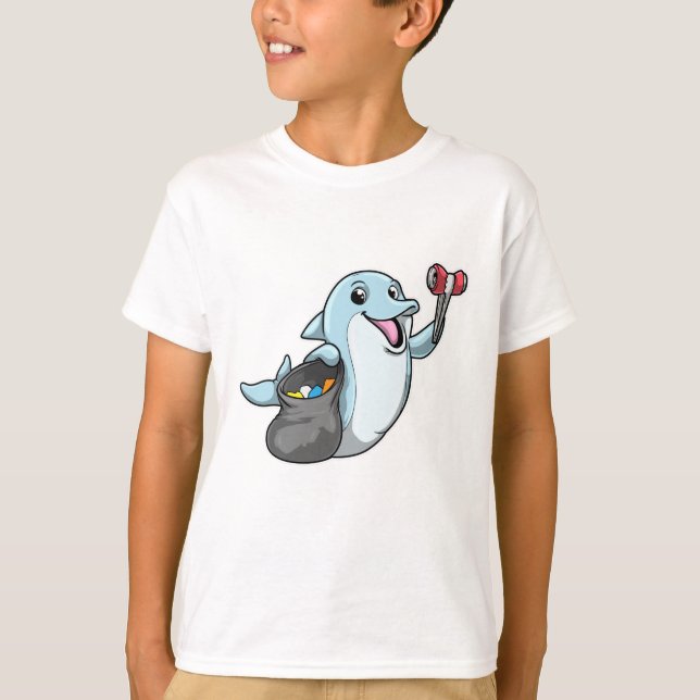 Dolphin als Reiniger mit Mülltüte T-Shirt (Vorderseite)
