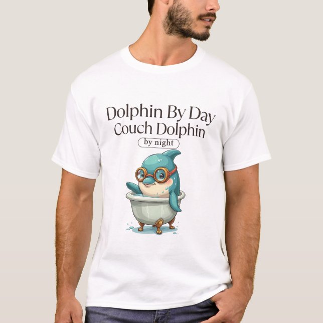 Dolphin-by-Day-Couchdolphin T-Shirt (Vorderseite)