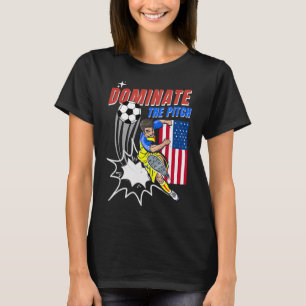 Dominiere den Platz Fußballspieler Aktion USA-Flag T-Shirt