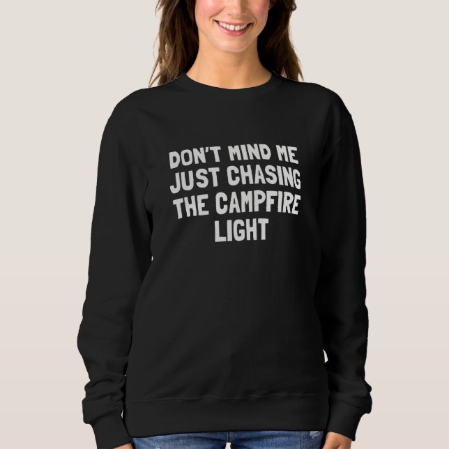 Don t Mind Me Just Chasing the Campfire Light  Cam Sweatshirt (Vorderseite)