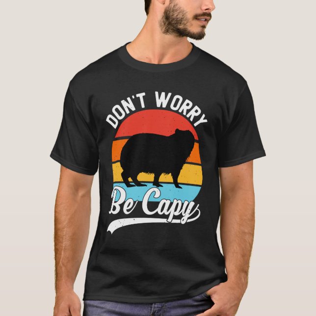 Don’t Worry Be Capy – Funny Retro Capybara Design T-Shirt (Vorderseite)