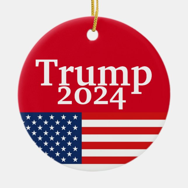 Donald Trump 2024 Amerikanische Flagge auf der Rot Keramik Ornament (Vorne)