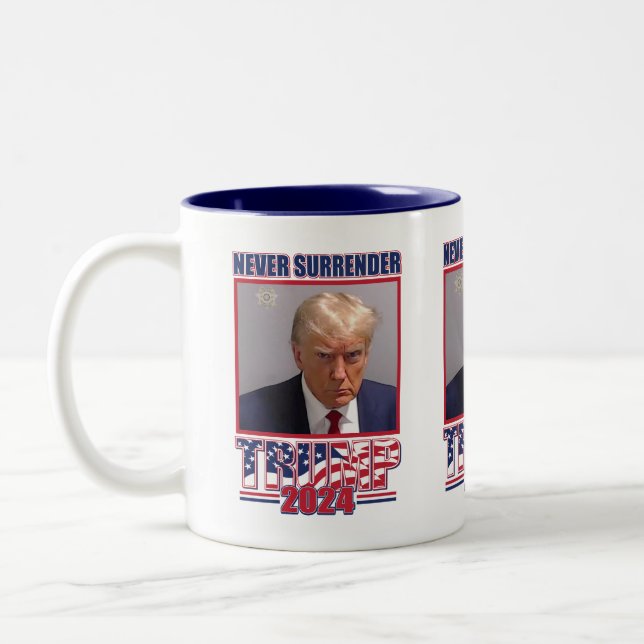 Donald Trump 2024 Zweifarbige Tasse (Links)