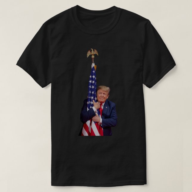 Donald Trump Hugging American Flag Sticker.png T-Shirt (Design vorne)