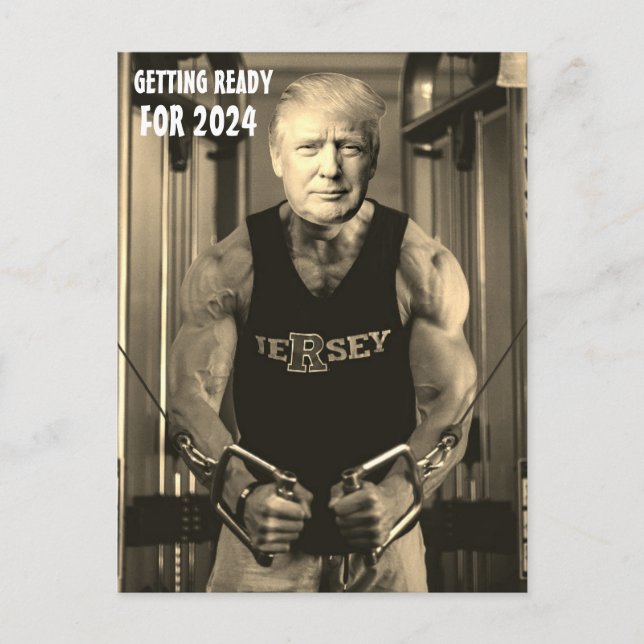DONALD TRUMP IM GYM 2024 POSTCARD POSTKARTE (Vorderseite)