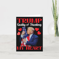 Donald Trump mit der Fahne Trumps, der die Schuld