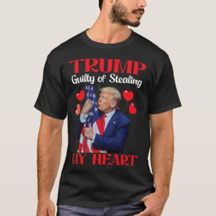 Donald Trump mit US-Flagge Trump schuldig des Steh T-Shirt