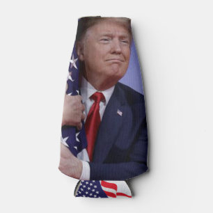Donald Trump umarmt die Flagge Flaschenkühler