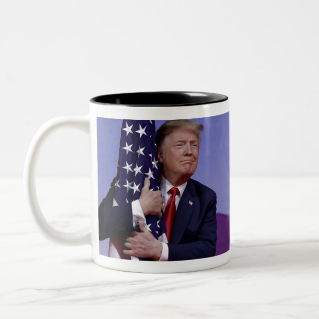 Donald Trump und die Flagge Zweifarbige Tasse (Links)