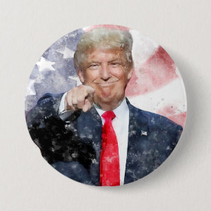 Donald Trump weist auf amerikanische Flagge Button