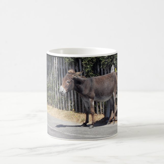 Donkey am Tor Kaffeetasse (Mittel)