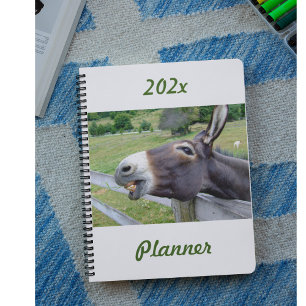 Donkey in Weide mit Hund lächeln Planer
