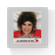 Donna Fargo ALL WEGEN IHRES Glass Paperweight