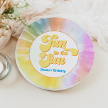 DONNA Retro Schriftart Gefärbte Krawatte Pool Part Pappteller<br><div class="desc">Die Donna Collection verfügt über einen farbenfrohen Hintergrund mit einer Retro-Schriftart-Kombination. Diese Kollektion eignet sich perfekt für eine farbenfrohe Geburtstagsfeier.</div>