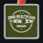 Donner und Blitzen Fluss Oregon Kayaking Ornament Aus Metall<br><div class="desc">Der Donner und Blitzen Fluss mit seinen vielen Nebenflüssen fließt 150 km nordwestlich in die nahe Malheur National Wildlife Refuge. Er liegt an den Hängen der Steens im abgelegenen Südosten von Oregon.</div>