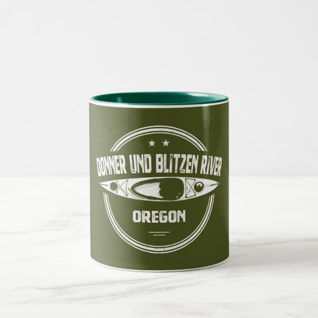 Donner und Blitzen Fluss Oregon Kayaking Zweifarbige Tasse (Mittel)