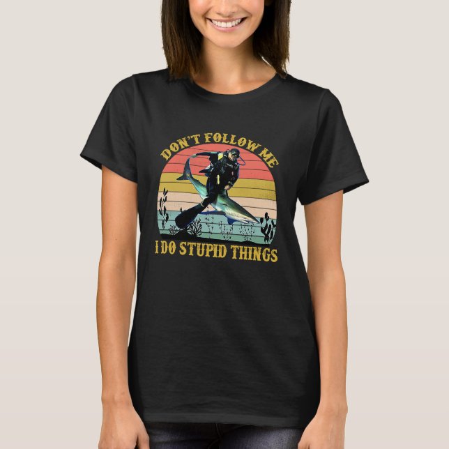 Don't Follow Me I Do Stupid Things  Scuba Diving T-Shirt (Vorderseite)