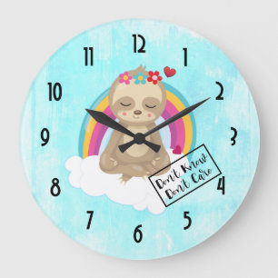 Don't Know Don't Care Text - Cute Meditating Sloth Große Wanduhr