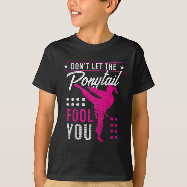 Dont Let The Ponytail Fool You Funny Karate Girl  T-Shirt (Vorderseite)