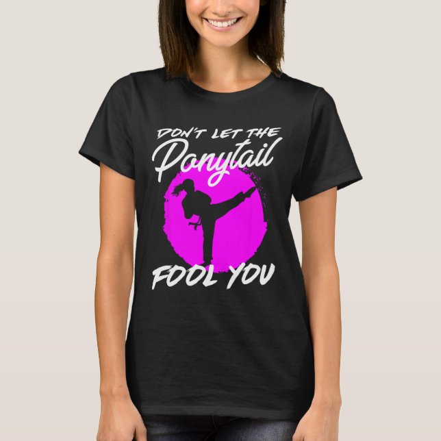 Dont Let The Ponytail Fool You I Funny Karate  T-Shirt (Vorderseite)