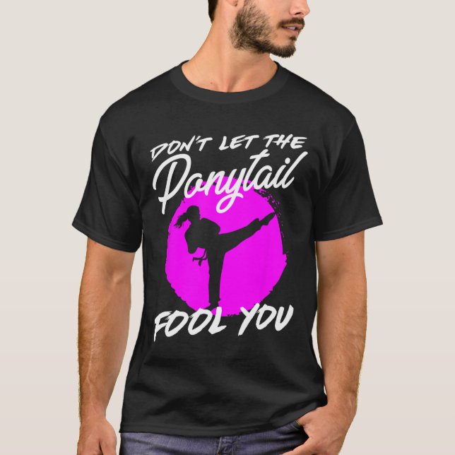Dont Let The Ponytail Fool You I Funny Karate  T-Shirt (Vorderseite)