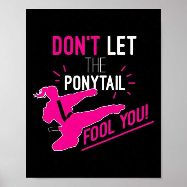 Don't Let The Ponytail Fool You Karate Girl Funny  Poster (Vorne)