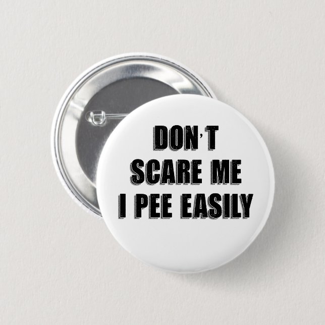 Dont Scare Me I Piss Easily Sarcastic Halloween Button (Vorne & Hinten)