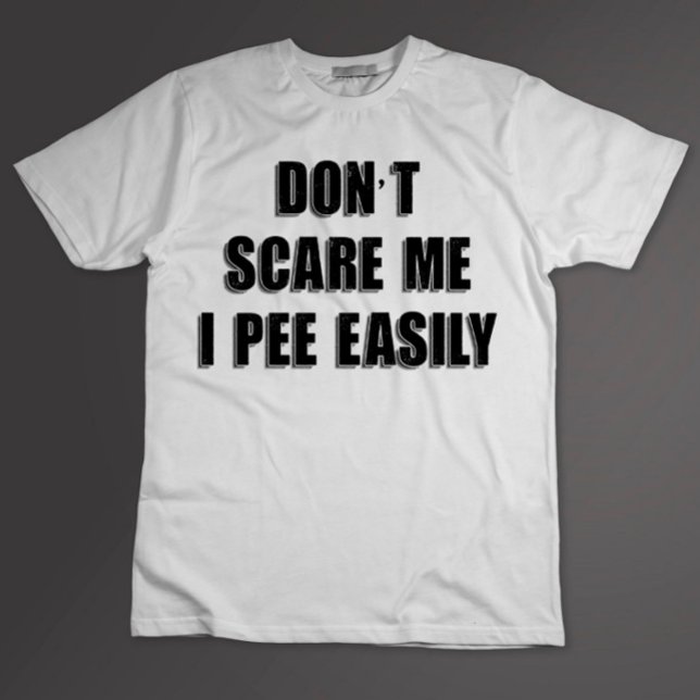 Dont Scare Me I Piss Easily Sarcastic Halloween T-Shirt (Von Creator hochgeladen)
