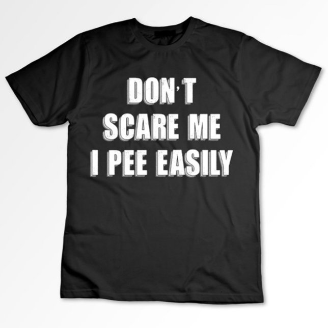 Dont Scare Me I Piss Easily Sarcastic Halloween T-Shirt (Von Creator hochgeladen)