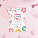 Donut Birthday Einladung Sweet ZWEI<br><div class="desc">Diese süße Geburtstagseinladung TWO zeigt meine handgezeichneten Donuts in kräftigen Farben mit Sprinkle Confetti.</div>