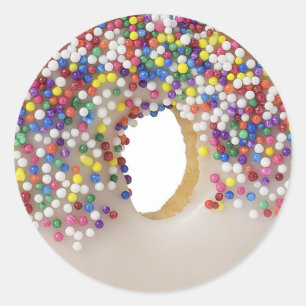 Donut mit Sprinklen Runder Aufkleber